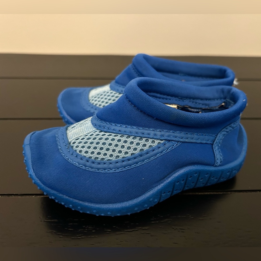 ⭐️ 2/$20 ⭐️ Water Shoes